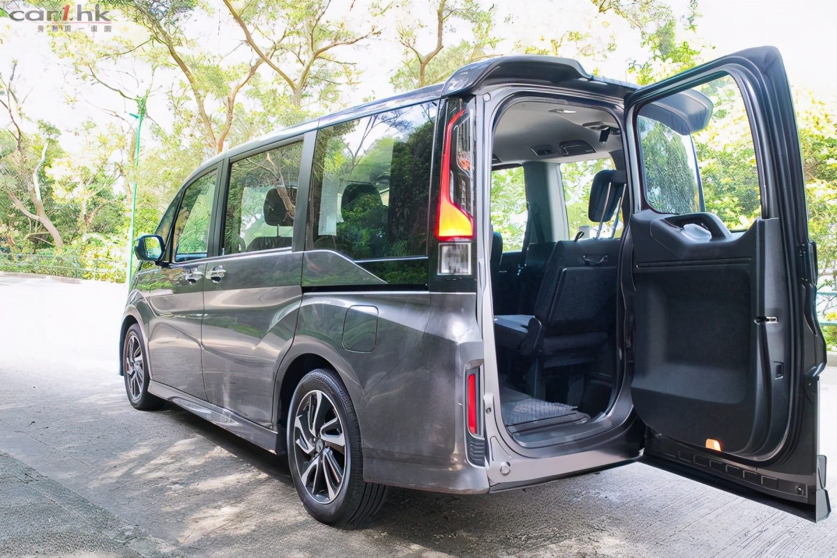 汽车后盖开启方向,汽车后盖的打开按键