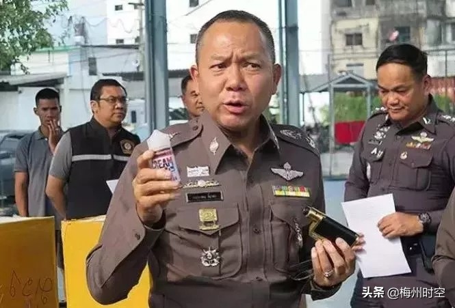 广东人办理港澳通行证要回当地办,广东人出国要办什么手续去哪办