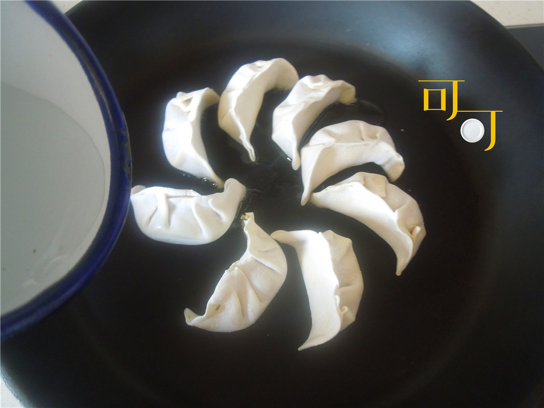 煎饺做法简单底脆馅香,煎饺怎么煎又脆又酥
