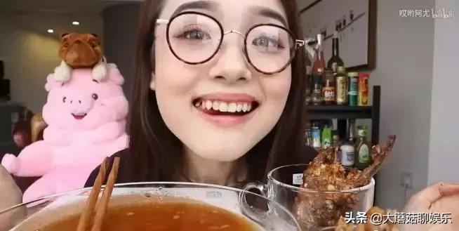 生吞活章鱼是一口一个的,日本生吃章鱼处理过程