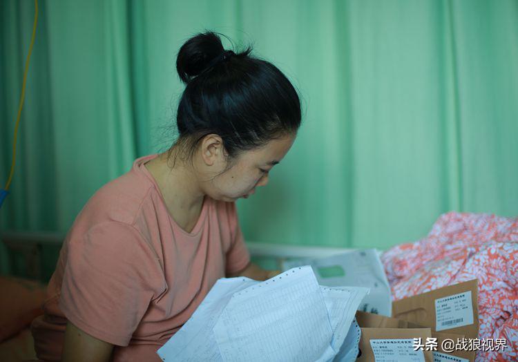 小孩摔一跤后引起眼袋淤青,2岁多男宝眼袋浮肿有点发紫