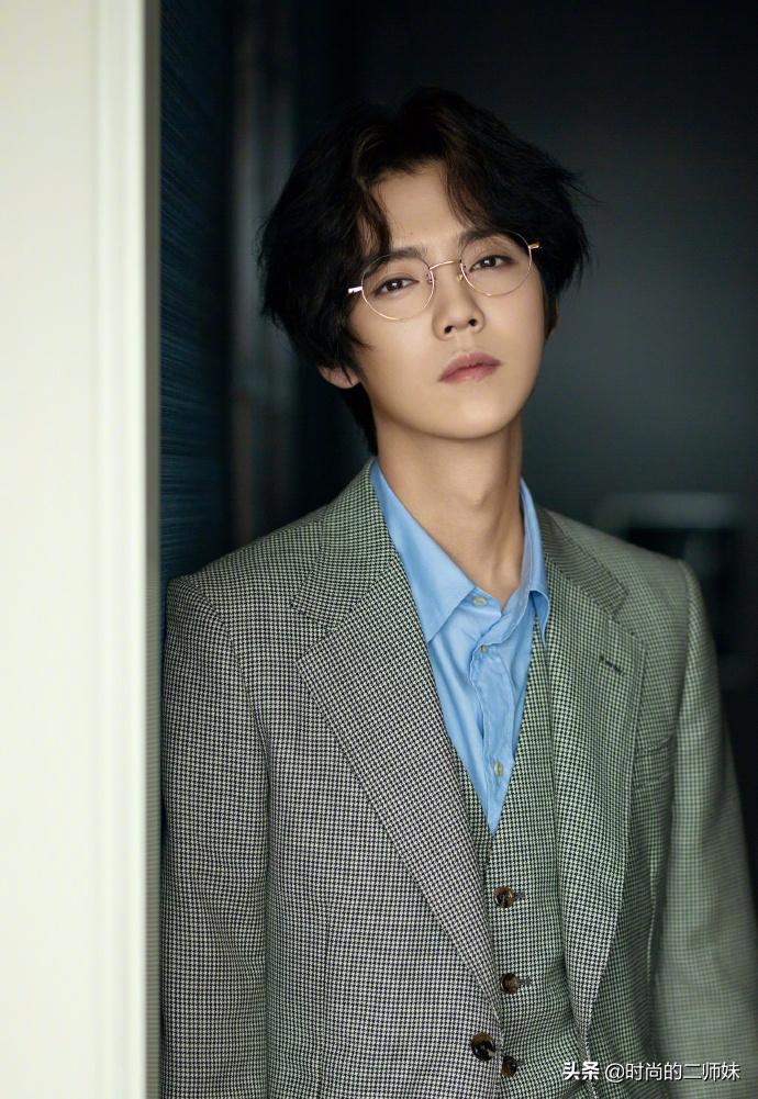 鹿晗帅气制服,鹿晗贵气照片