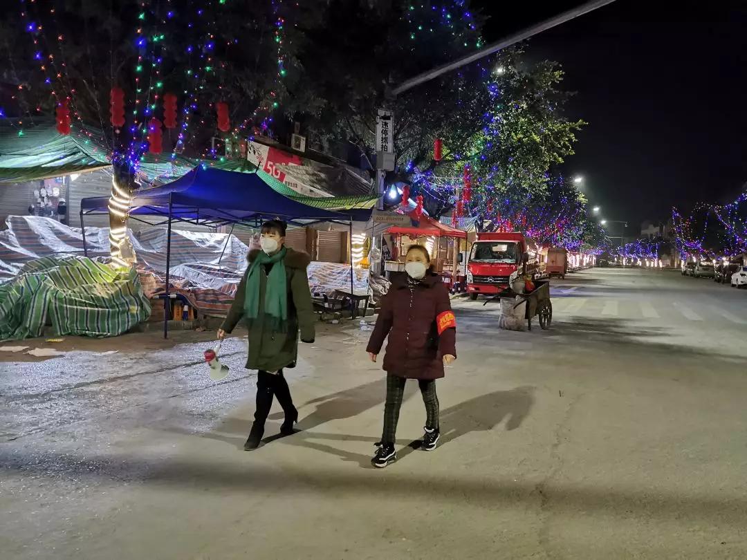 白衣女侠、妙笔警花、环卫女工……她们立足岗位各尽其能战疫显身手