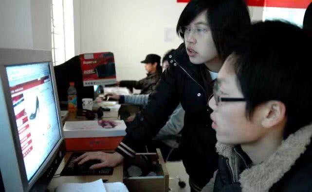 做淘宝客服兼职工资多少,做淘宝客服还属于应届生吗