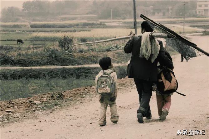 光棍刘军与侄女儿私奔之后，重男轻女的房村怎么样了？