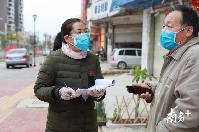 有人群内说“听说今晚降温”，当晚“空降”暖风机|“最美”网格员