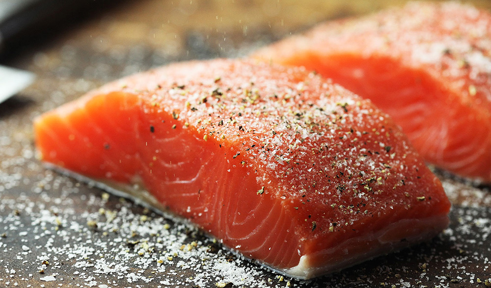生吃三文鱼腥不腥,三文鱼怎样吃更好吃更简单