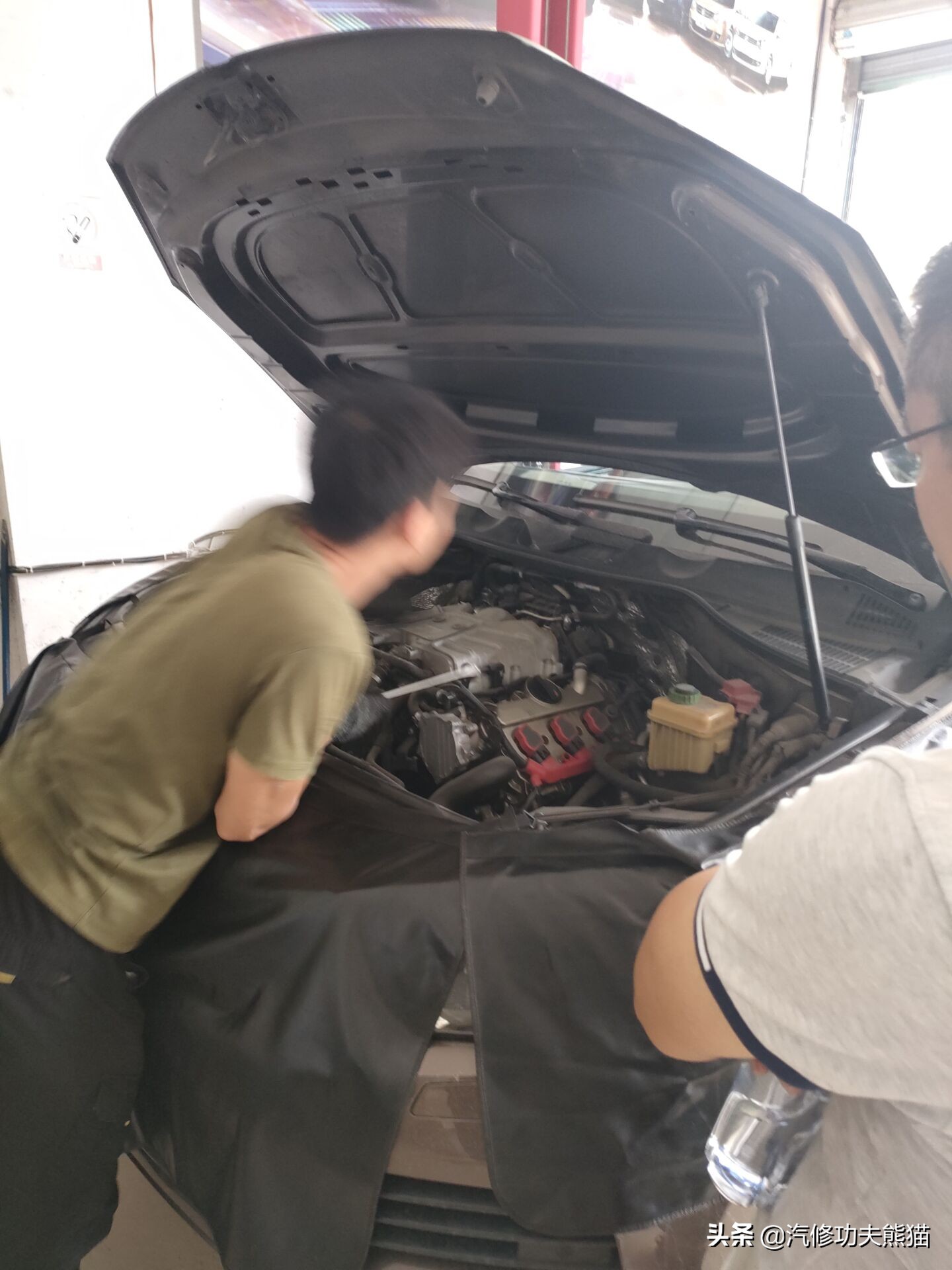 新款大众途锐烧机油吗,百万豪车为什么还烧机油