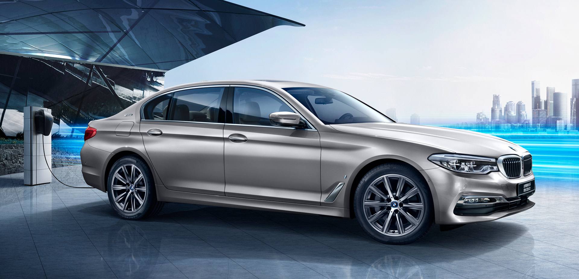 现在买纯燃油车还是混动汽车,混动车和燃油车哪一个性价比高