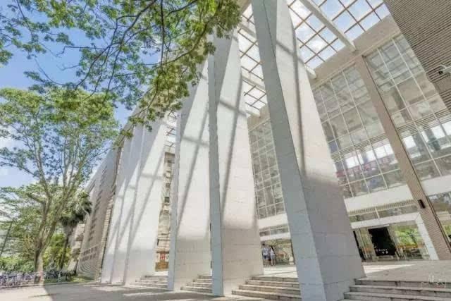 普通大学突然升级成了985高校,毕业证大不相同,学生:赚到了