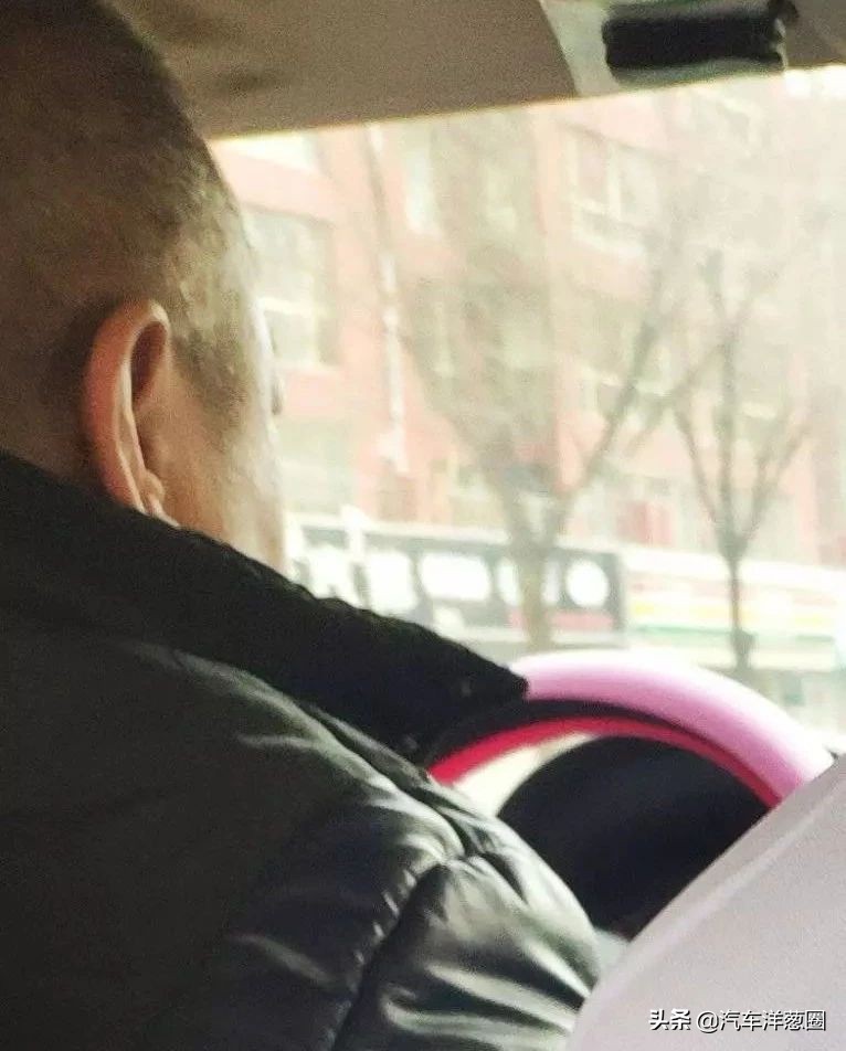 情人节开车接女朋友,情人节堵车女朋友要分手