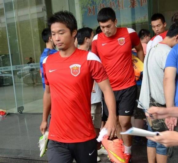 他是中国足坛的最狠赌徒！如今还清了千万赌债，投身足球青训