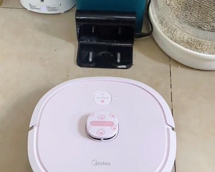 美的性价比超高的扫地机器人,有颜值的千元机