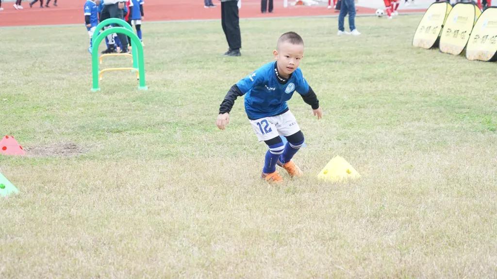 北川永昌幼儿园参加绵阳市首届幼儿足球嘉年华展示大会获佳绩