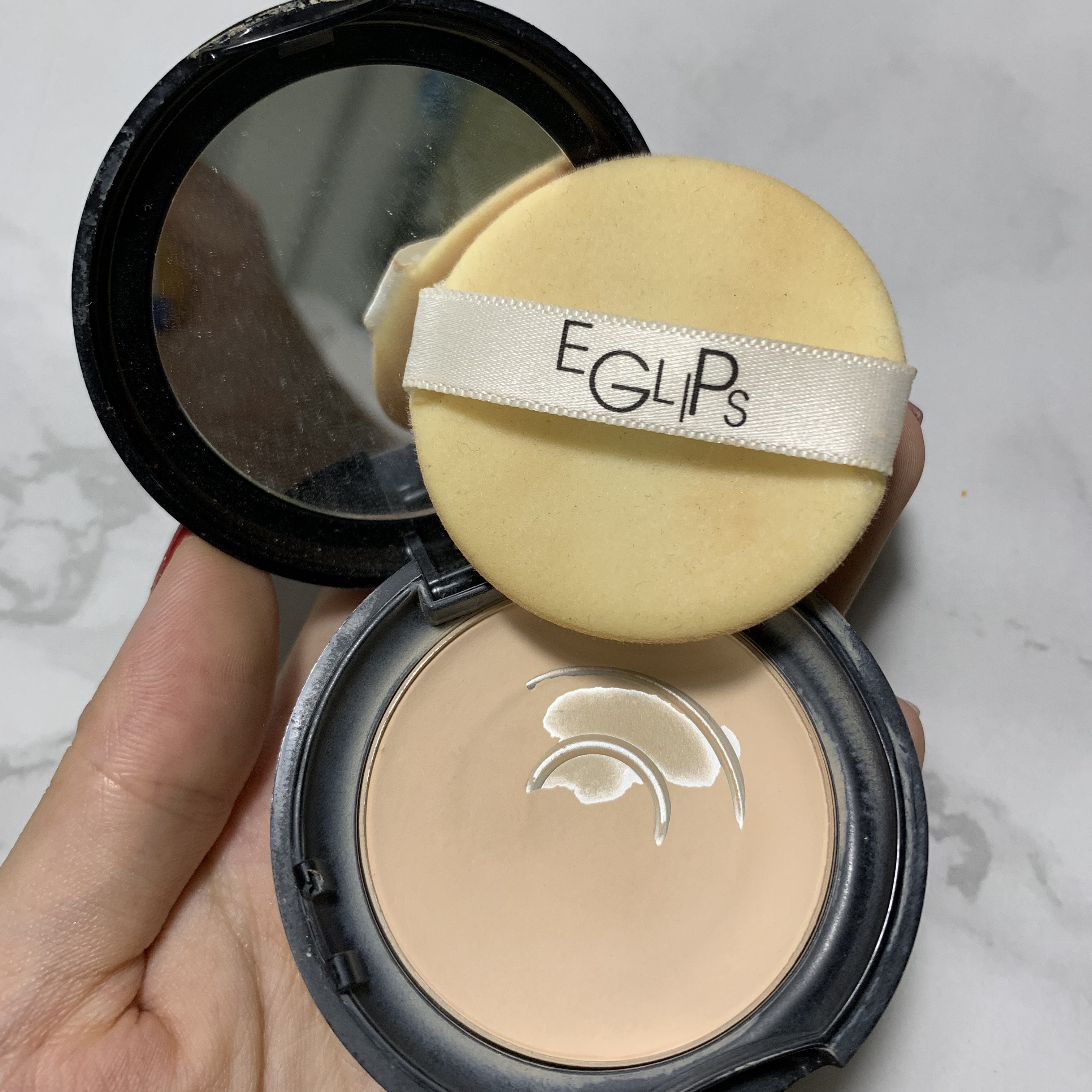 平价粉饼50元左右,300元控油粉饼