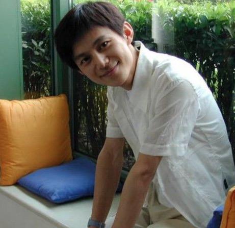 绯闻对象有男有女，但45岁感情仍成谜，他到底在顾忌什么？