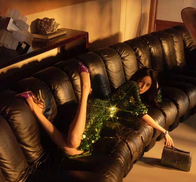 杨幂时尚大片大秀好身材,杨幂时尚大片秀长腿