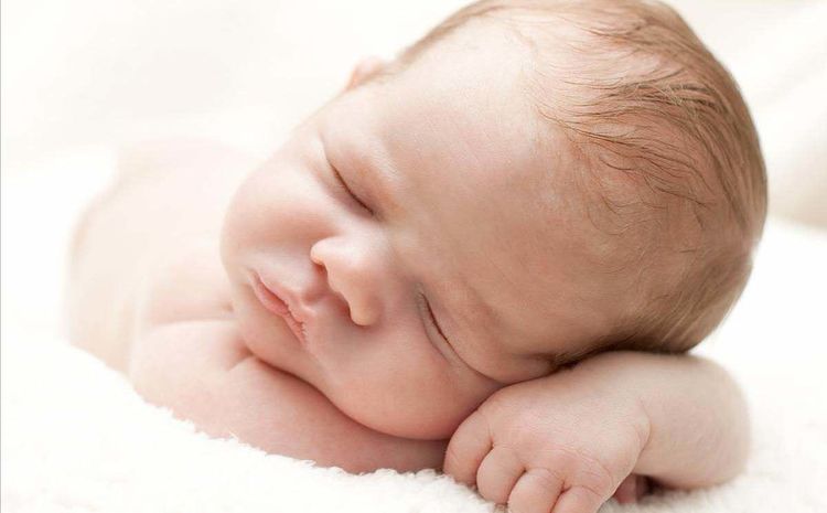 新生儿淹脖子的原因,新生儿淹脖子脱皮了