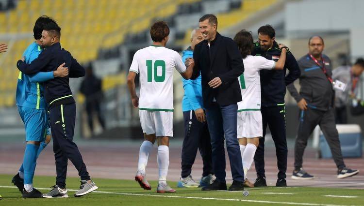国足雨夜绝杀伊拉克高燃集锦,国足5-0大胜引发热议