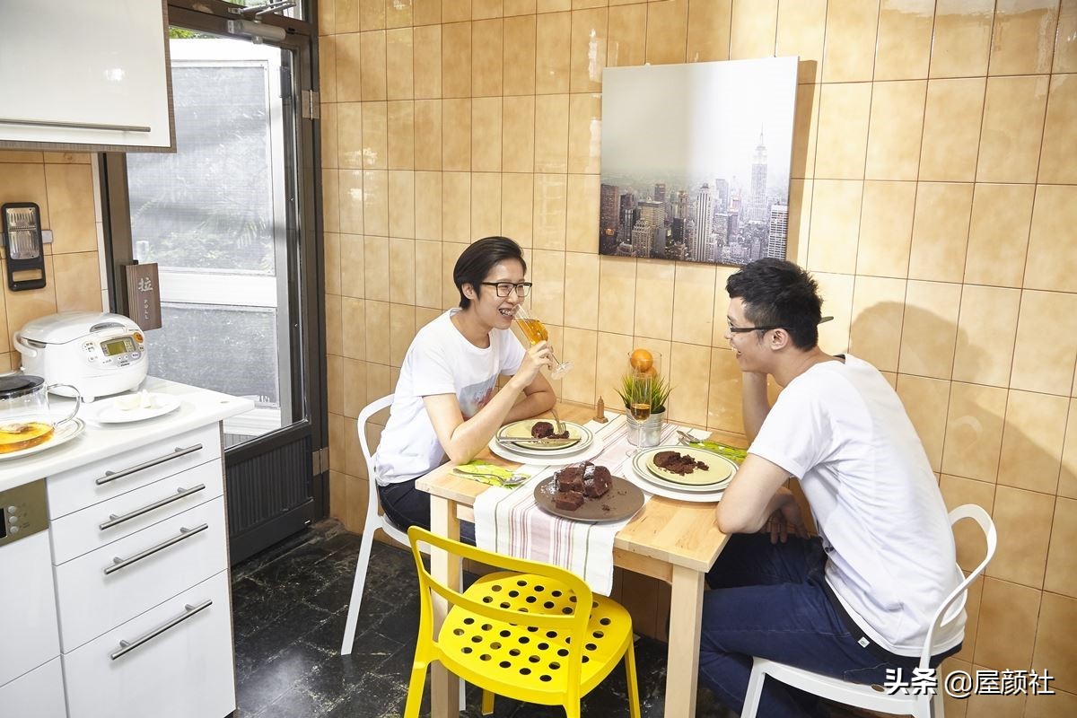 旧厨房灶台翻新最简单方法,姐弟农村老房改造