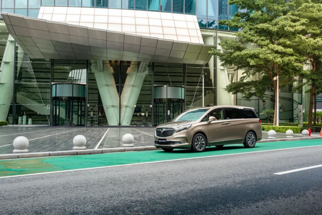 别克gl8es陆尊对比陆上公务舱,试驾gl8es陆尊