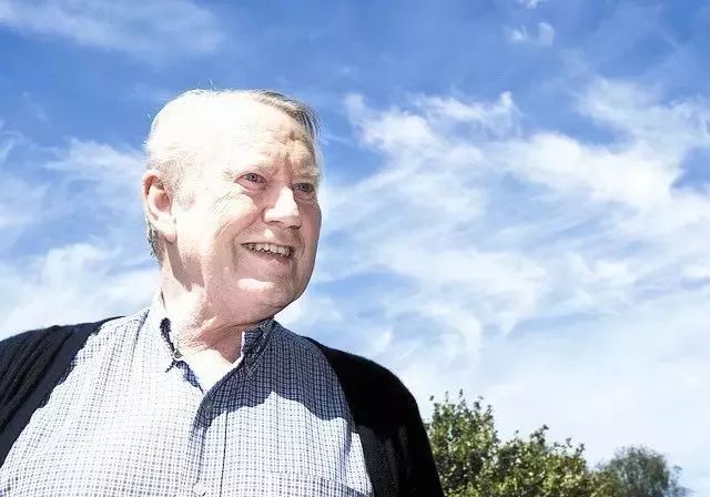 戴15元手表,租一居室,秘密捐出560亿,他真正活出了上帝模样!