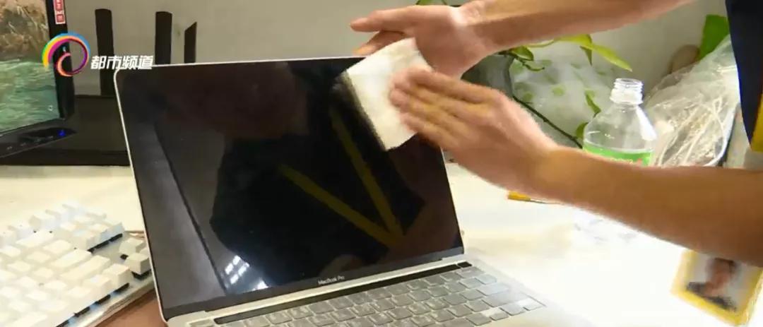 用酒精清洁电脑屏幕会怎样,千万别用酒精清洗电脑屏幕