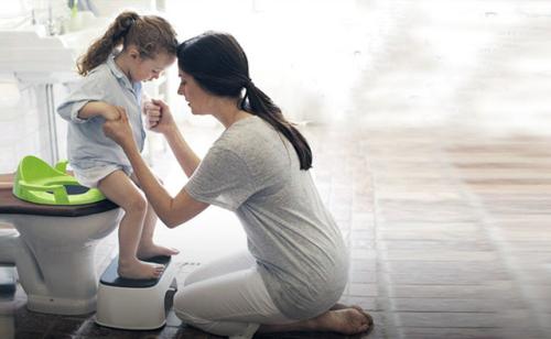 宝宝拒绝自主如厕怎么办,宝宝穿纸尿裤怎么训练排尿