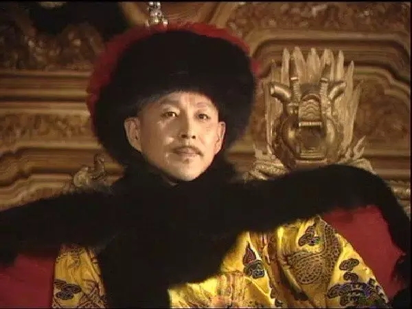 在气质上,42岁的靳东、46岁的郭德纲,都不敌64岁的陈道明