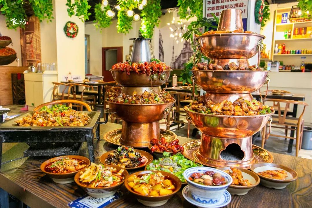 火爆襄阳的3层“壕锅”来袭！还有360°满到爆的龙虾牛蛙双子塔！