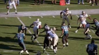 橄榄球真的只能传一次吗,橄榄球只能传给后面的人吗