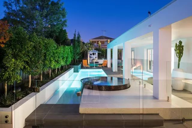 8*8米三层精致雅致别墅设计图,藏于山水间的度假别墅推荐