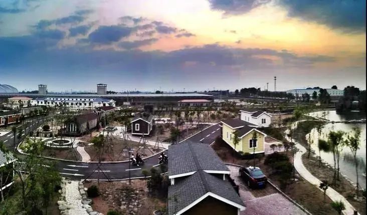 原价894元限量特惠298！木屋大床房*1＋千朝水世界门票*2...