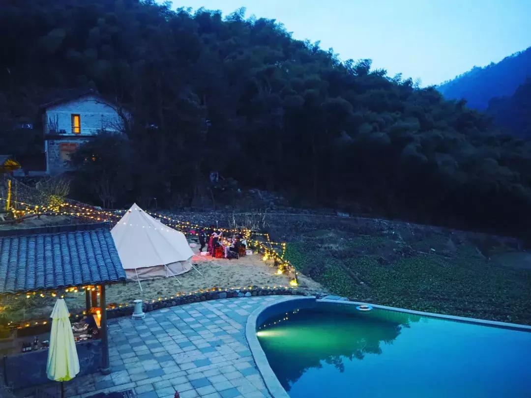 一家三口春节7天旅游民宿,春节去哪里民宿玩推荐一下