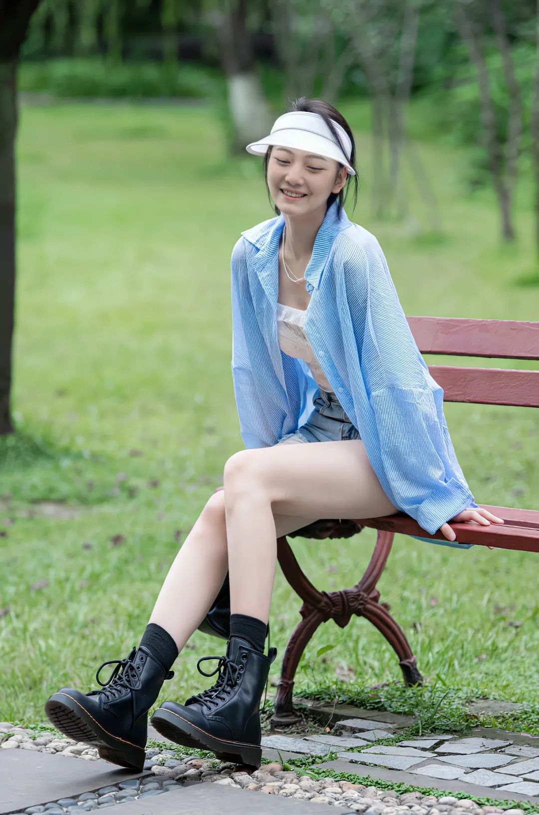 胖mm粗腿马丁靴冬季加绒羊羔绒,今年最火的中筒靴粗腿圆头马丁靴