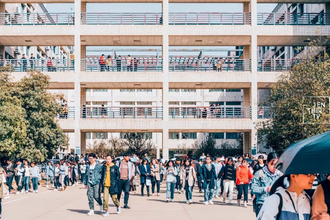 湖北经济学院为什么叫藏龙岛,湖北经济学院在江夏藏龙岛吗