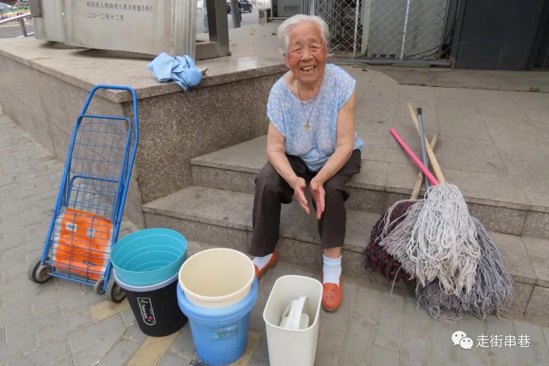 疫情期间还有人摆地摊吗,疫情期间摆摊生活的人