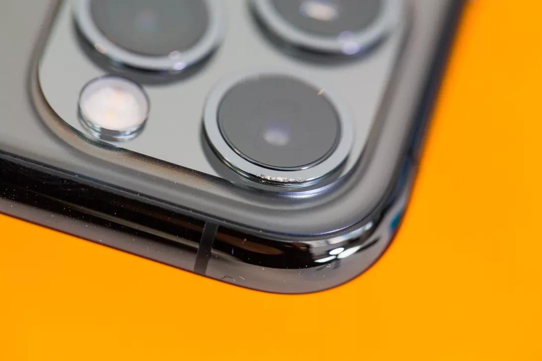 iphone11后盖玻璃摔坏会造成什么,iphone11后盖玻璃是否易碎