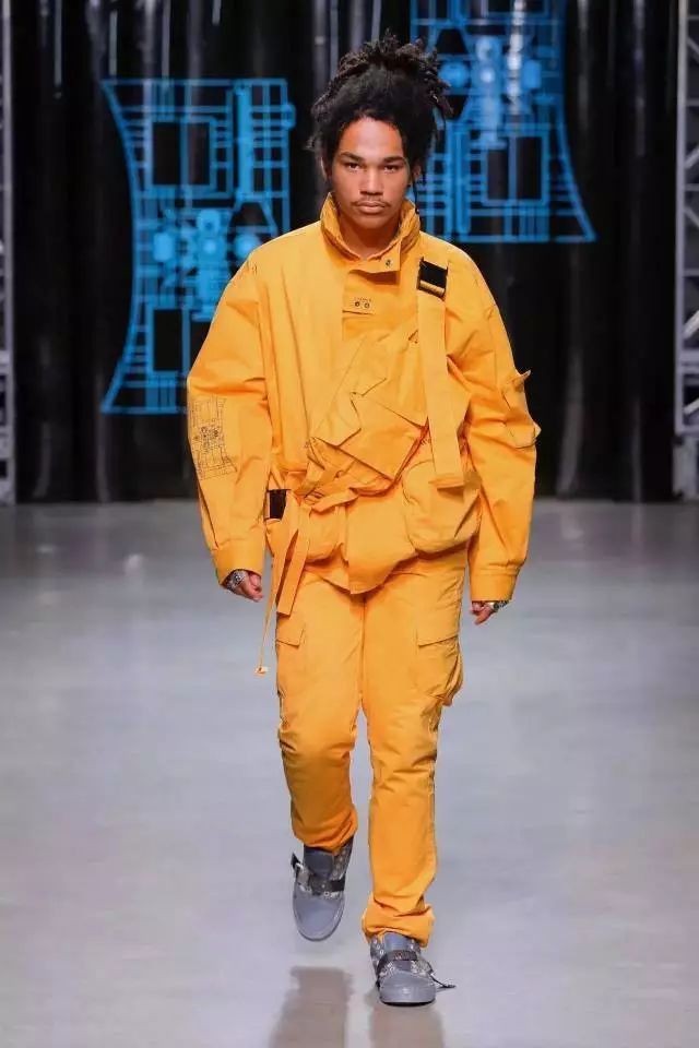 supreme联名日系闪电潮牌,潮牌supreme哪些是真的