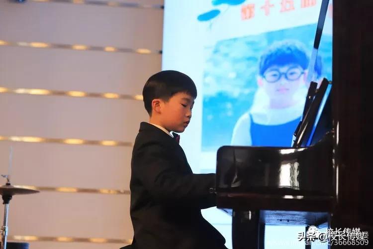 学校因足球而精彩,学校因学生而骄傲