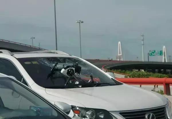 动态-足不出户在线申请办理ETC！闵行61岁男子公交车上裸露*处私**