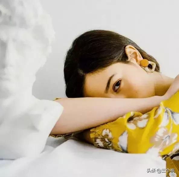 今年流行的裙子不穿高跟鞋,穿今年最流行的裙子