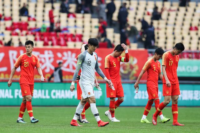 输球不输形象！卡帅“口哨”式指挥很有范，迷之微笑意味深长