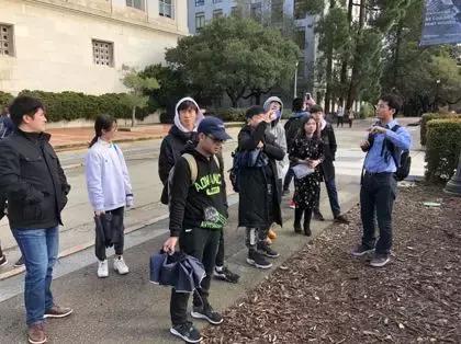 这帮人要组织去斯坦福大学玩机器人,就是价格小贵,心痛