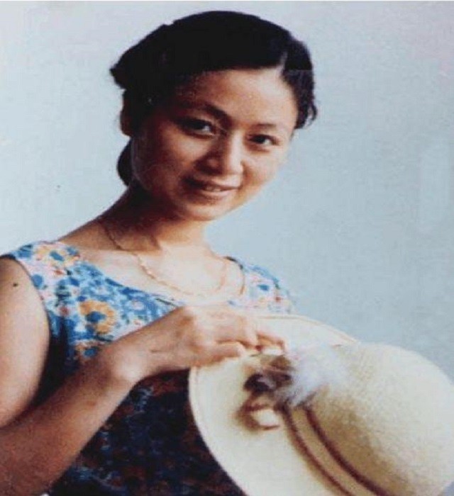 余秋雨抛弃糟糠是真的吗,余秋雨到底怎么样了