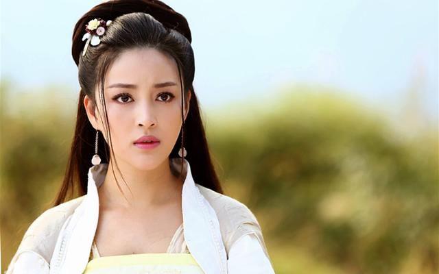 她虽大龄剩女，却是名副其实的女强人和近代女性意识觉醒的先行者