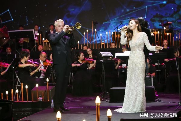 张靓颖人生选择题第2期,张靓颖当年驻唱