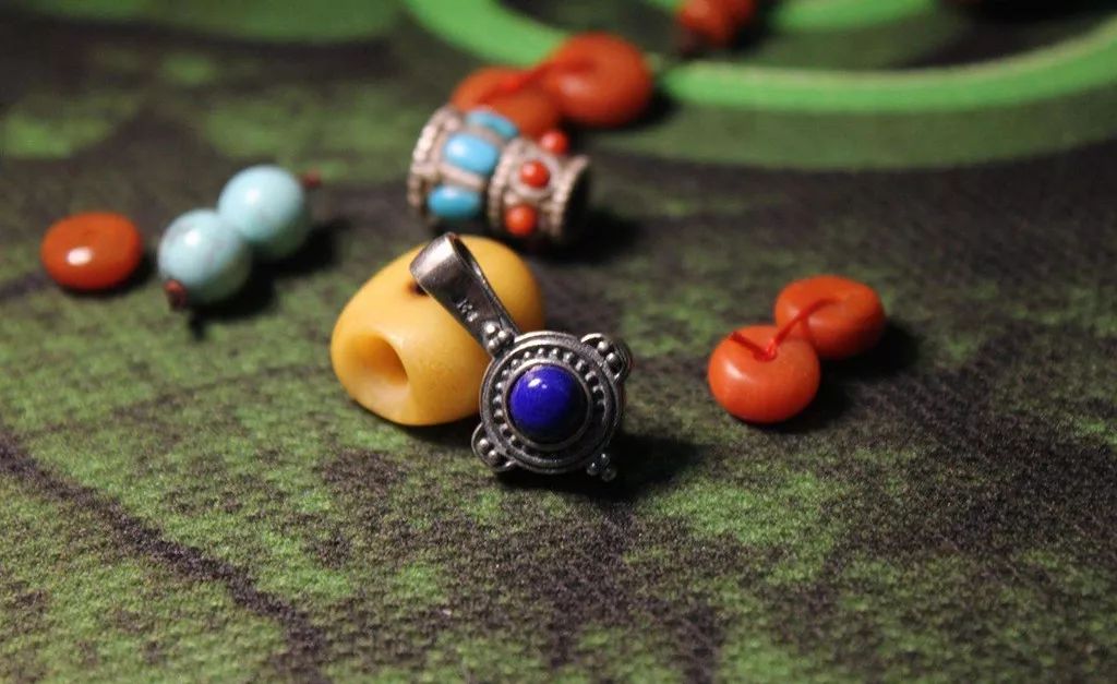 蓝色文玩有哪些品种,变色最快的五大文玩排名