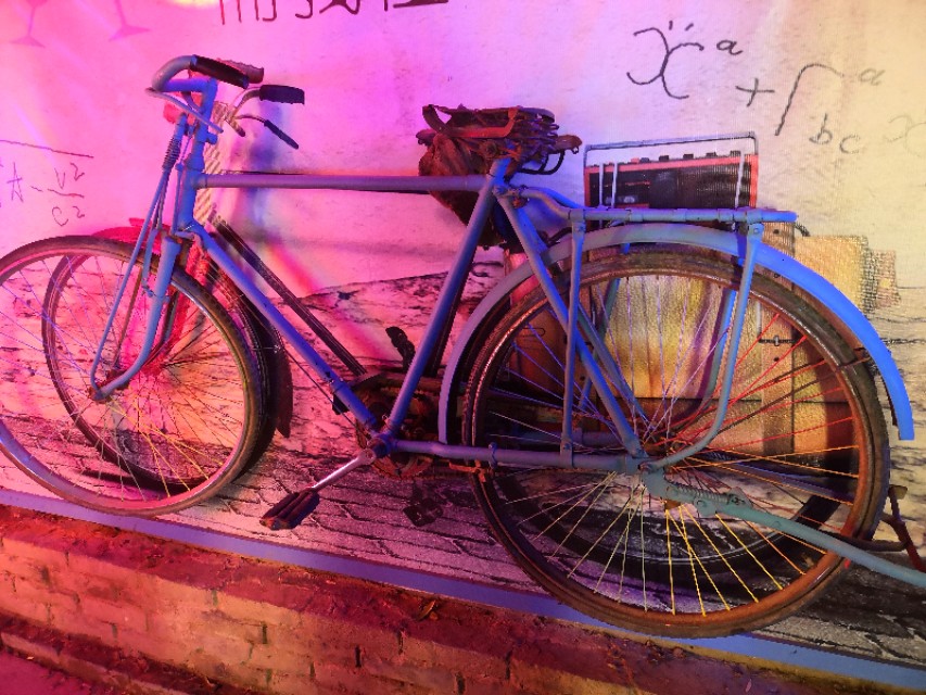 快递小哥工作简单吗,快递小哥兼职销售