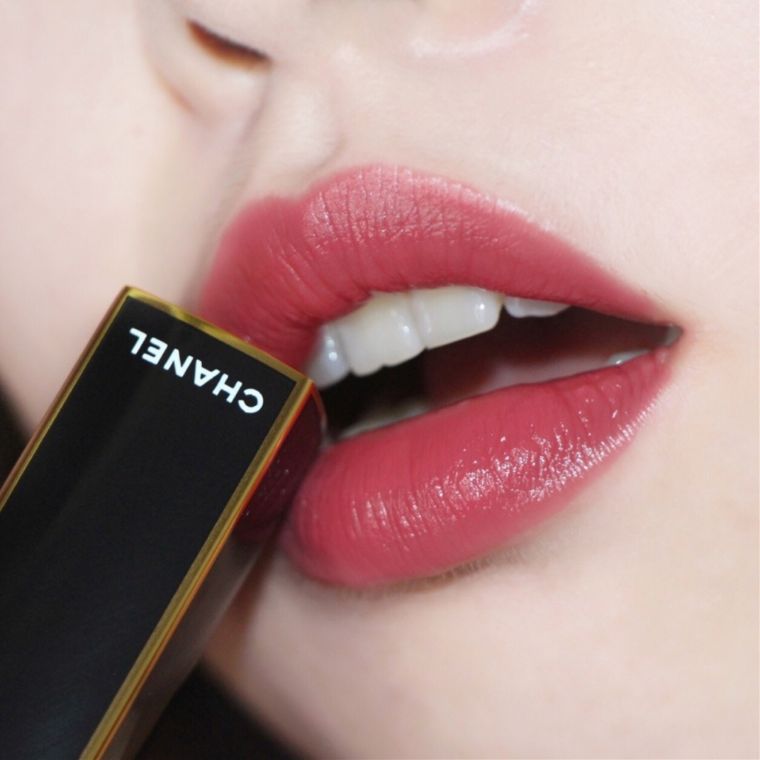 李佳琦推荐，大牌口红最值得购买的豆沙色！你有没有？